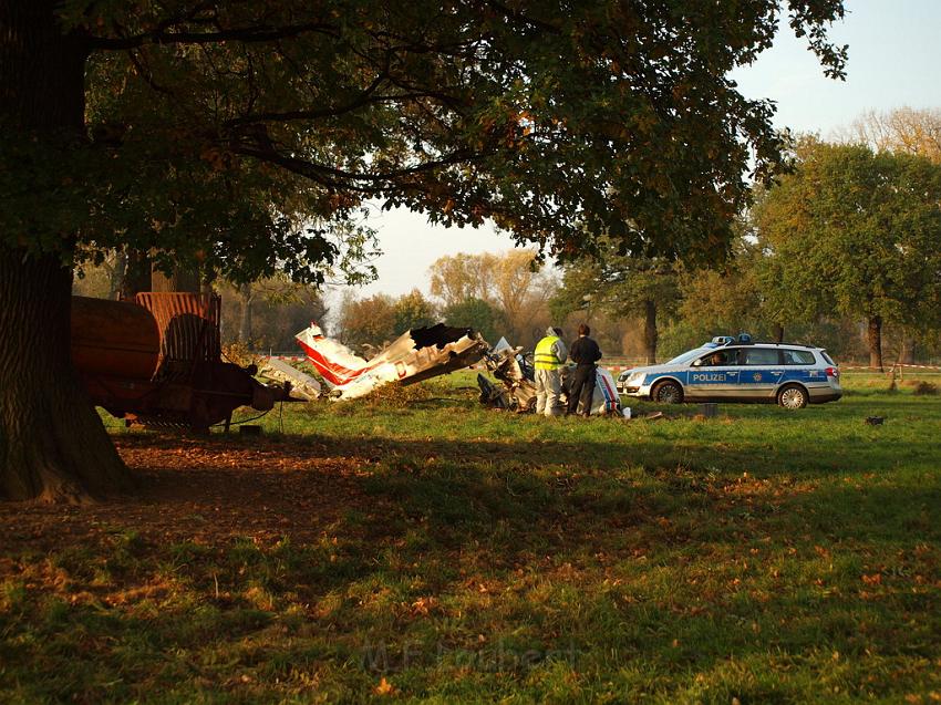 Kleinflugzeug abgestuerzt Sankt Augustin Meindorf P201.JPG